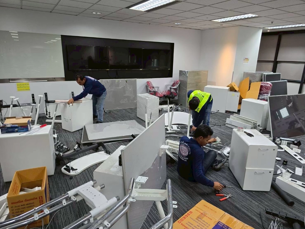 ผลงานการรื้อถอดขนย้ายประกอบติดตั้งเฟอร์นิเจอร์โต๊ะทำงาน